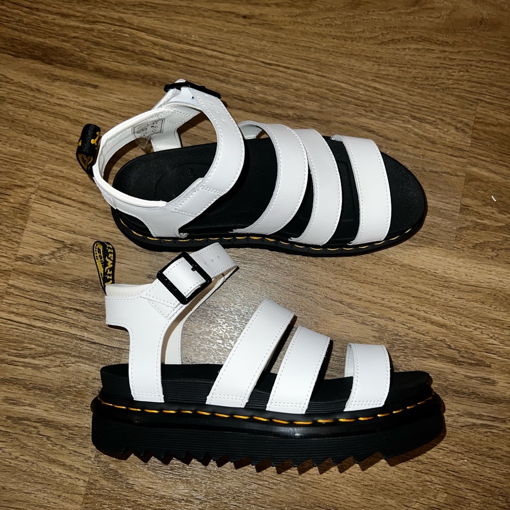 Dr. Martens BLAIRE HYDRO LEATHER STRAP SANDALS